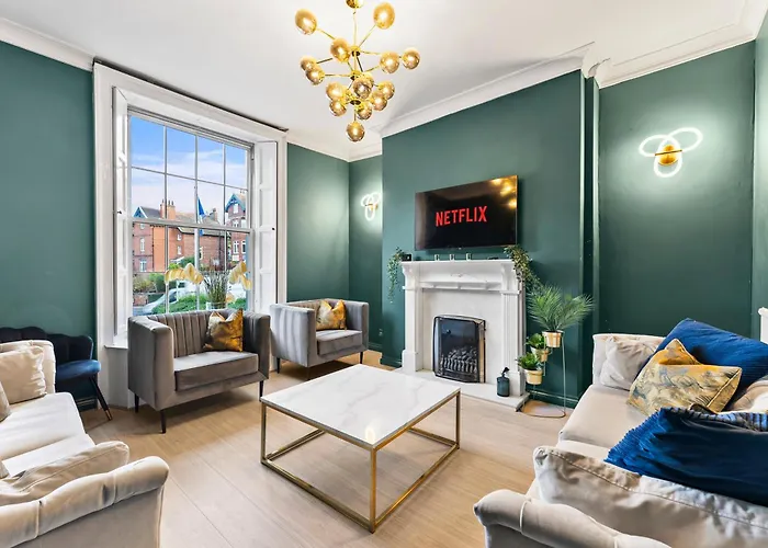 Deluxe 5 Bed In Central Whitby - Parking - Hot Tub