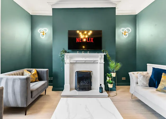 Deluxe 5 Bed In Central Whitby - Parking - Hot Tub