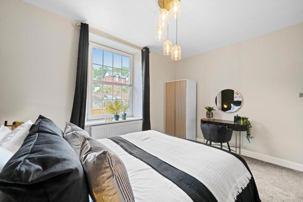 Deluxe 5 Bed In - Parking - Hot Tub * Whitby