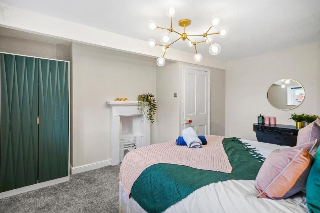 Deluxe 5 Bed In - Parking - Hot Tub Whitby