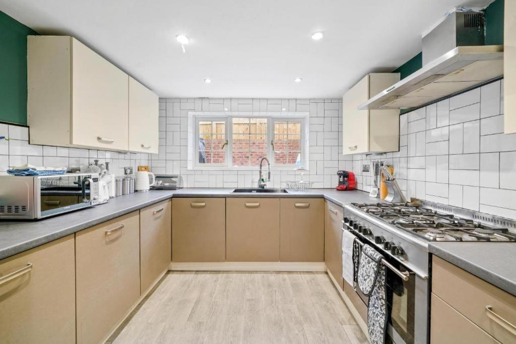 Holiday home Deluxe 5 Bed In - Parking - Hot Tub Whitby